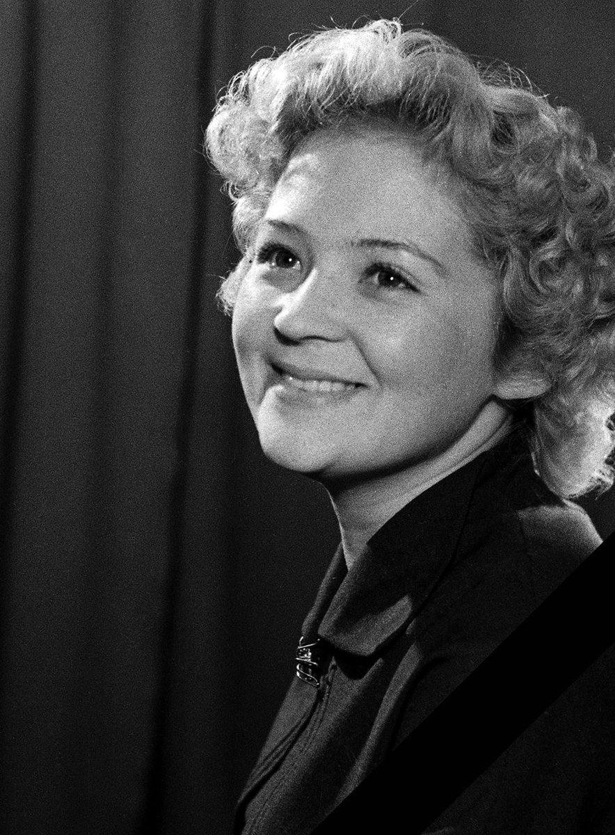 ramt_ru's tweet photo. 4 апреля ушла из жизни актриса Валентина Алексеевна Туманова, служившая в ЦДТ с 1955 по 1971 год и сыгравшая здесь множество прекрасных ролей, в том числе первого Тома Сойера в истории нашего театра.
Светлая вам память, Валентина Алексеевна!

https://t.co/0qLlJJMYm7 https://t.co/lnbodZ2Utr