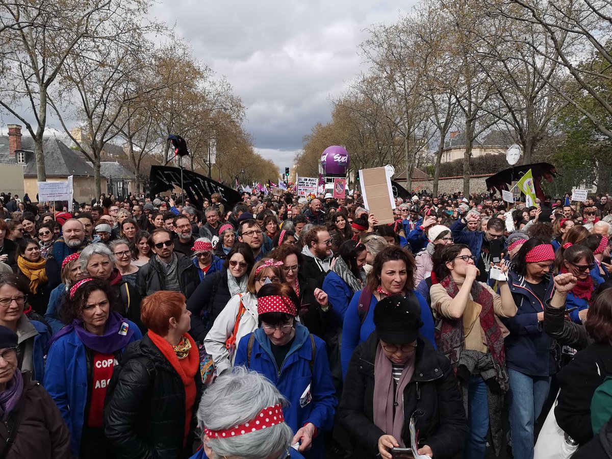 3 mois après la début du mouvement, notre détermination n'a pas faibli d'un pouce.

En grève et en manifestation jusqu'au retrait de cette réforme !   

On peut gagner, on va gagner ! 
#greve6avril