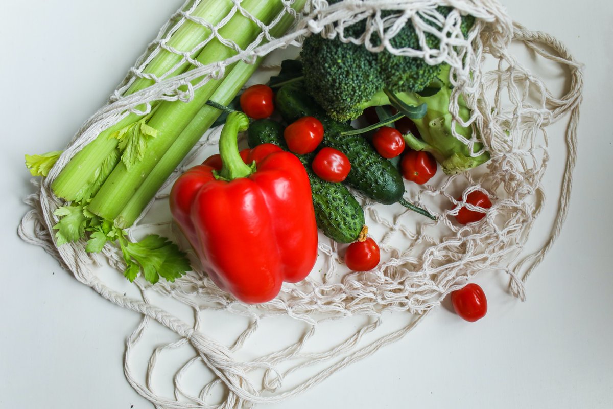 CCRRC's tweet photo. Consumers feel that food-related causes are seen as the best fit and most important initiatve for food retailers to embrace. Learn more about how to implement food-related initiatives in our report: https://t.co/rW6nKI2RX2 https://t.co/YQuzhtZSzT