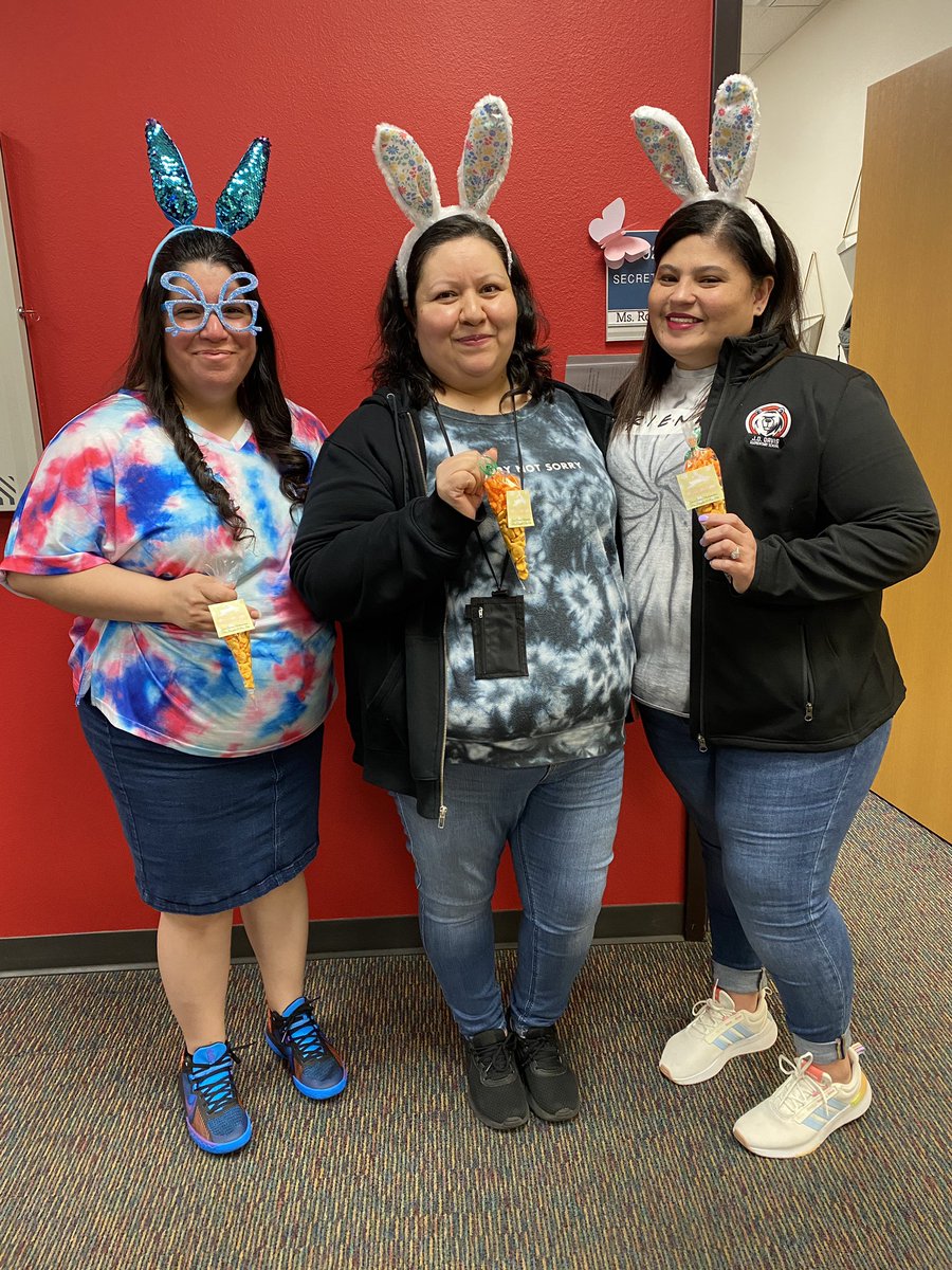 JODavisES1's tweet photo. Thank you to our campus ambassadors for our treats &amp; fun dress up day! 🫶🏼🐰🥕 @dsilosDavisES @csdougl63  #JODsquad #ThePowerofUs #PowerofPositivity #IISDCLA #positivitydrivers @SEL_Champions https://t.co/HI34YUKoxP