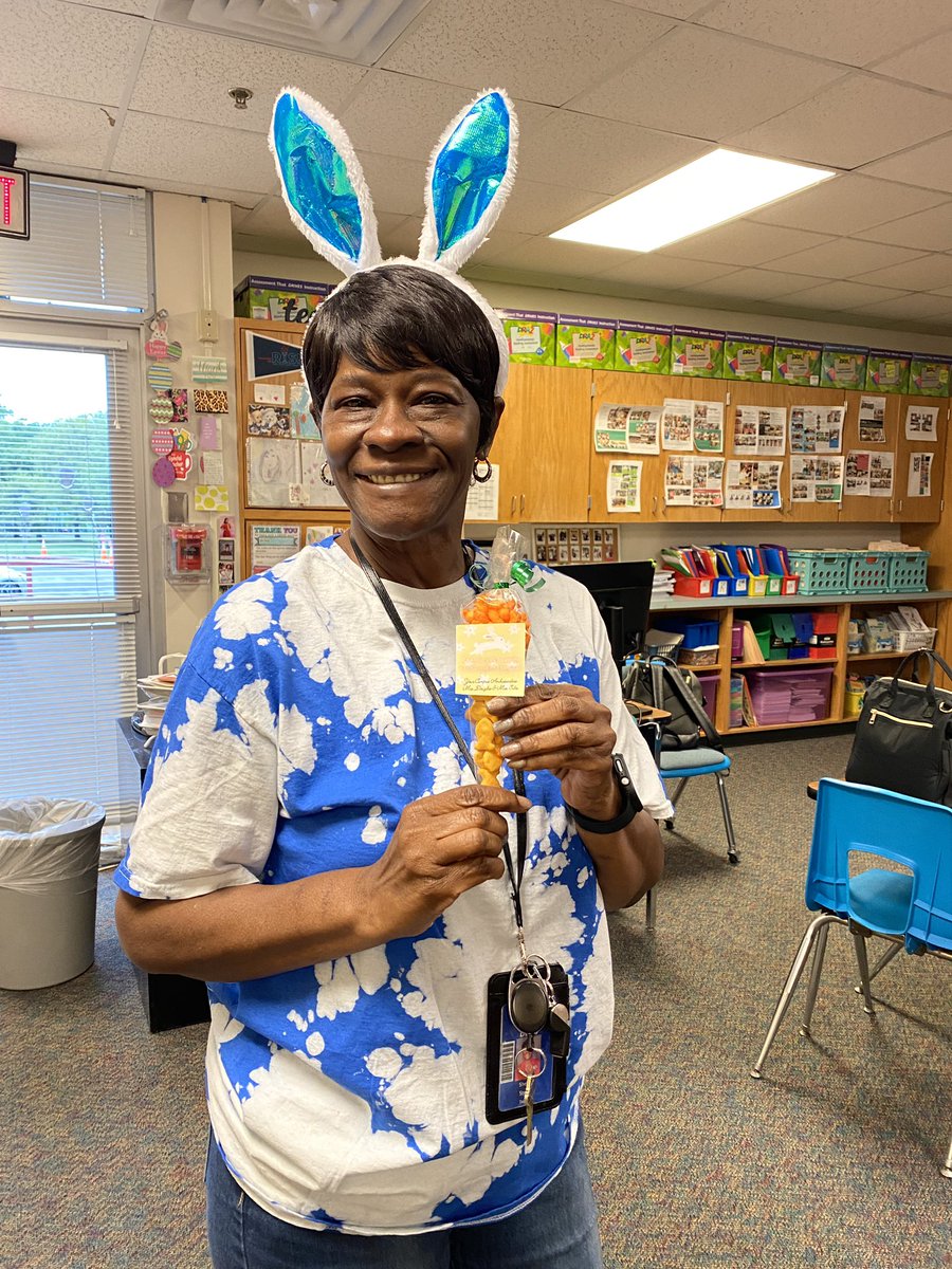 JODavisES1's tweet photo. Thank you to our campus ambassadors for our treats &amp; fun dress up day! 🫶🏼🐰🥕 @dsilosDavisES @csdougl63  #JODsquad #ThePowerofUs #PowerofPositivity #IISDCLA #positivitydrivers @SEL_Champions https://t.co/HI34YUKoxP
