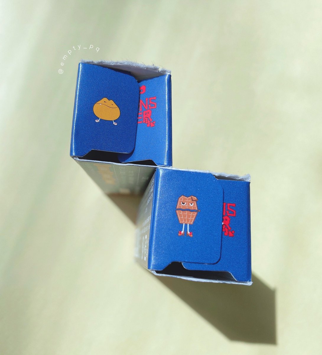 リプモン見つけたので、1/365の日の出(101)・甘い主役(102)を買った♡
101可愛すぎない？これからの季節にぴったりだ〜。102→101の順で重ねても可愛かったし、ちょっと濃いめの赤に101を重ねるとお洒落なバーントオレンジになってよかった、可愛い！パケに隠れてるちびモンスターも可愛いね👻