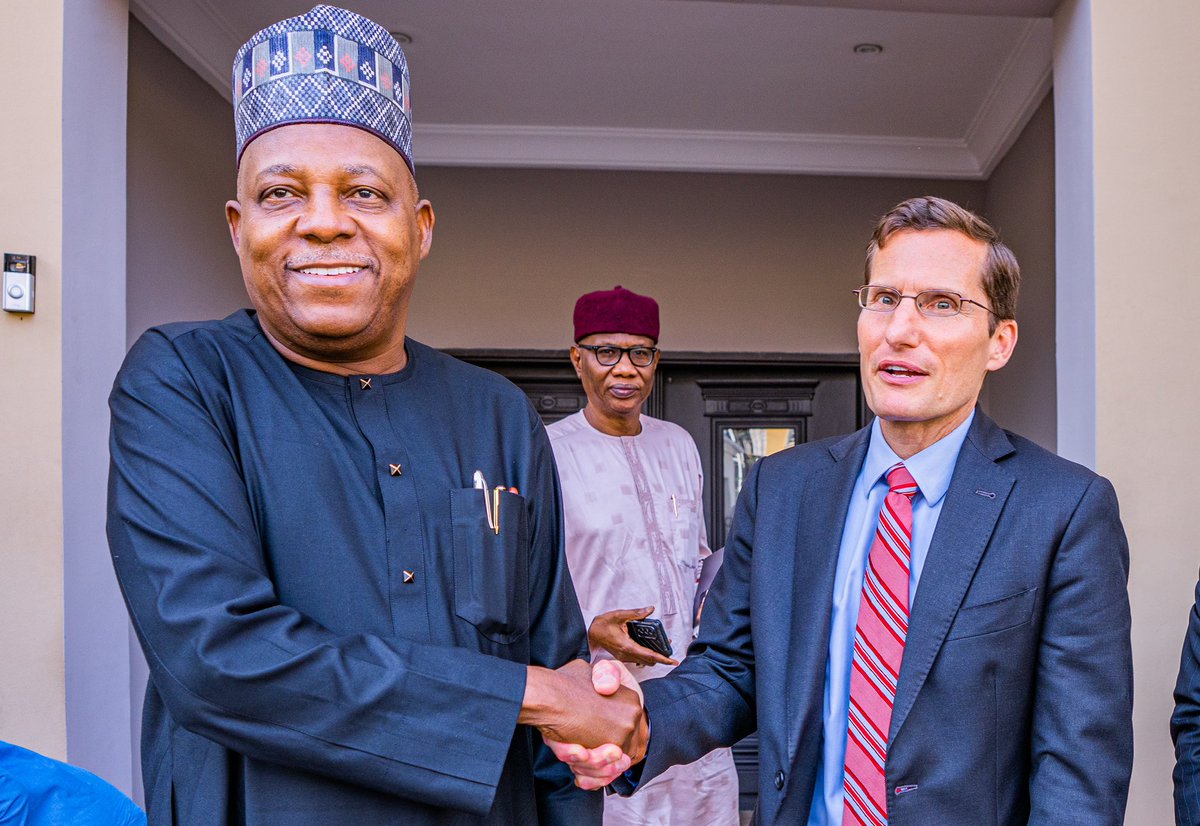 officialSKSM's tweet image. The leadership of VISA, a frontline digital payment platform, led by the Regional President, Central Europe, Middle East and Africa, Mr. Andrew Torre paid a courtesy visit on Nigeria’s Vice President-Elect, Sen. @KashimSM in Abuja.