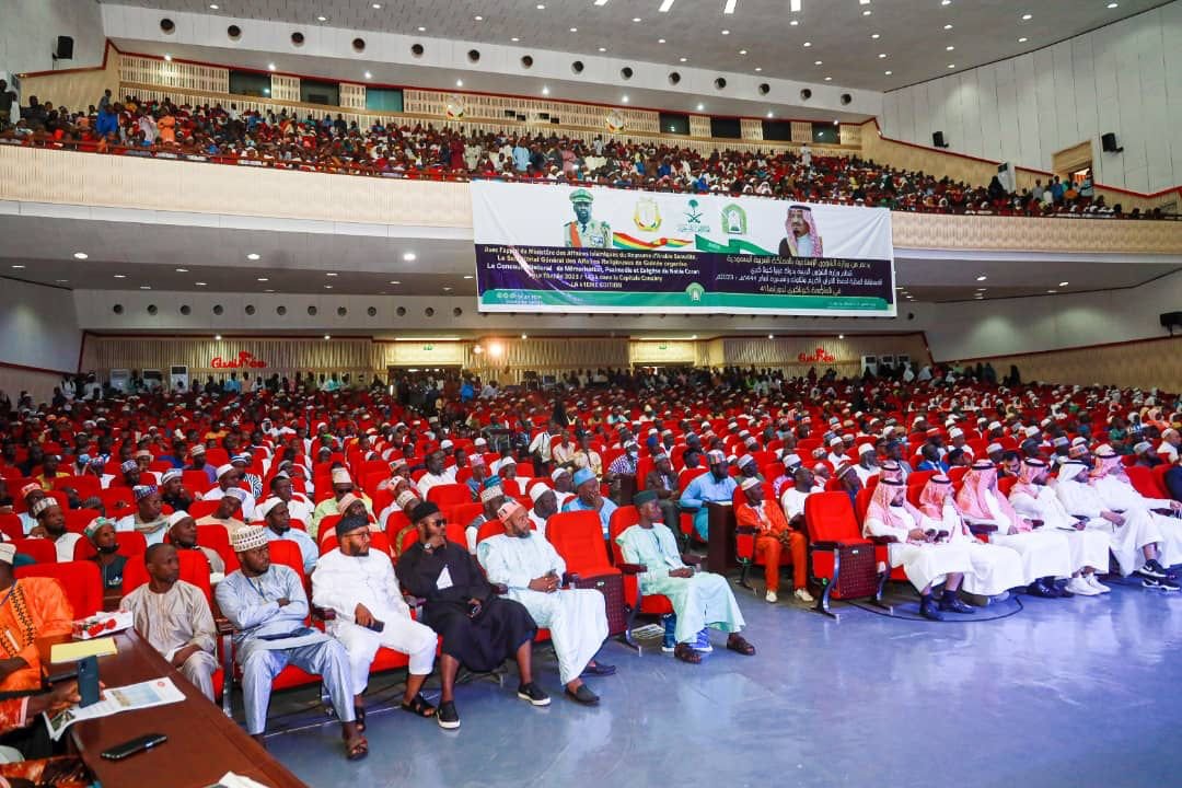 KSAembassyCon's tweet photo. SE Dr Fahad Eid ALRSHIDY, Ambassadeur du Royaume d’Arabie Saoudite en Guinée @falrashidy52b, a pris part à la cérémonie de clôture de la 41è édition du Concours national de mémorisation du Saint Coran en Guinée, https://t.co/cJvroEYGO5