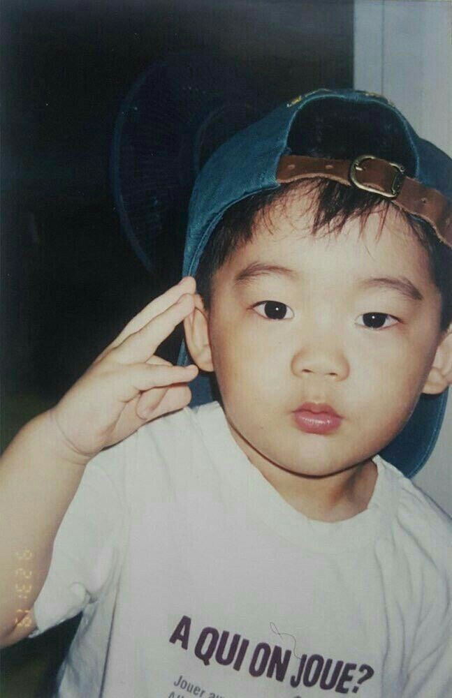athasukie's tweet photo. #TMSD #TreasureMakerSelcaDay #TREASURE #hyunsuk #moots @treasuremembers

Hyunsuk : halo       gw : lu maju gw 
Maniess ku                      gw tonjok 👊🏻
zeyenk ku💅 https://t.co/HFMLkskyL0