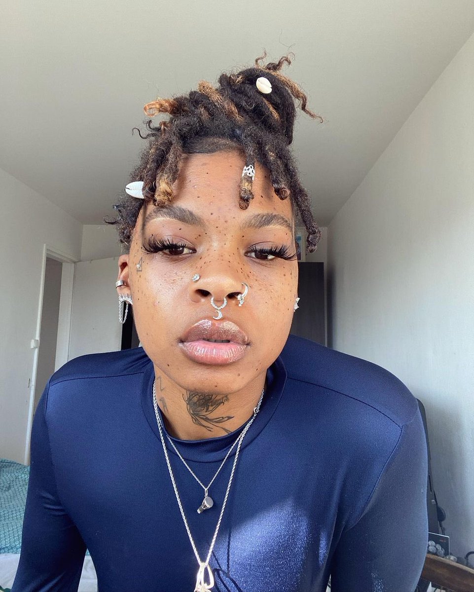 18_locs's tweet photo. Embrace being single, and save yourself for someone who truly deserves you.
•
📸: IG/dahomeyspirit 👸
•
#locstyles #locs #locstylesforwomen #womenwithlocs #locgoddess #locgoals
#locmaintenance #locmethod #locsarebeautiful #locqueen #girlswithlocs #locs_18 #locs_18_pic https://t.co/AJhT2pSXrC