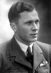 ipngovpl_eng's tweet photo. Józef Jeka born #OTD in 1917 was a Polish WW2 fighter pilot who became an ace during the Battle of Britain. He served in various Polish units and was credited with 7 victories. After the war, Jeka worked for the CIA. It is said he flight-tested U2, the high-altitude spy plane. https://t.co/MJ3C8D2KVm