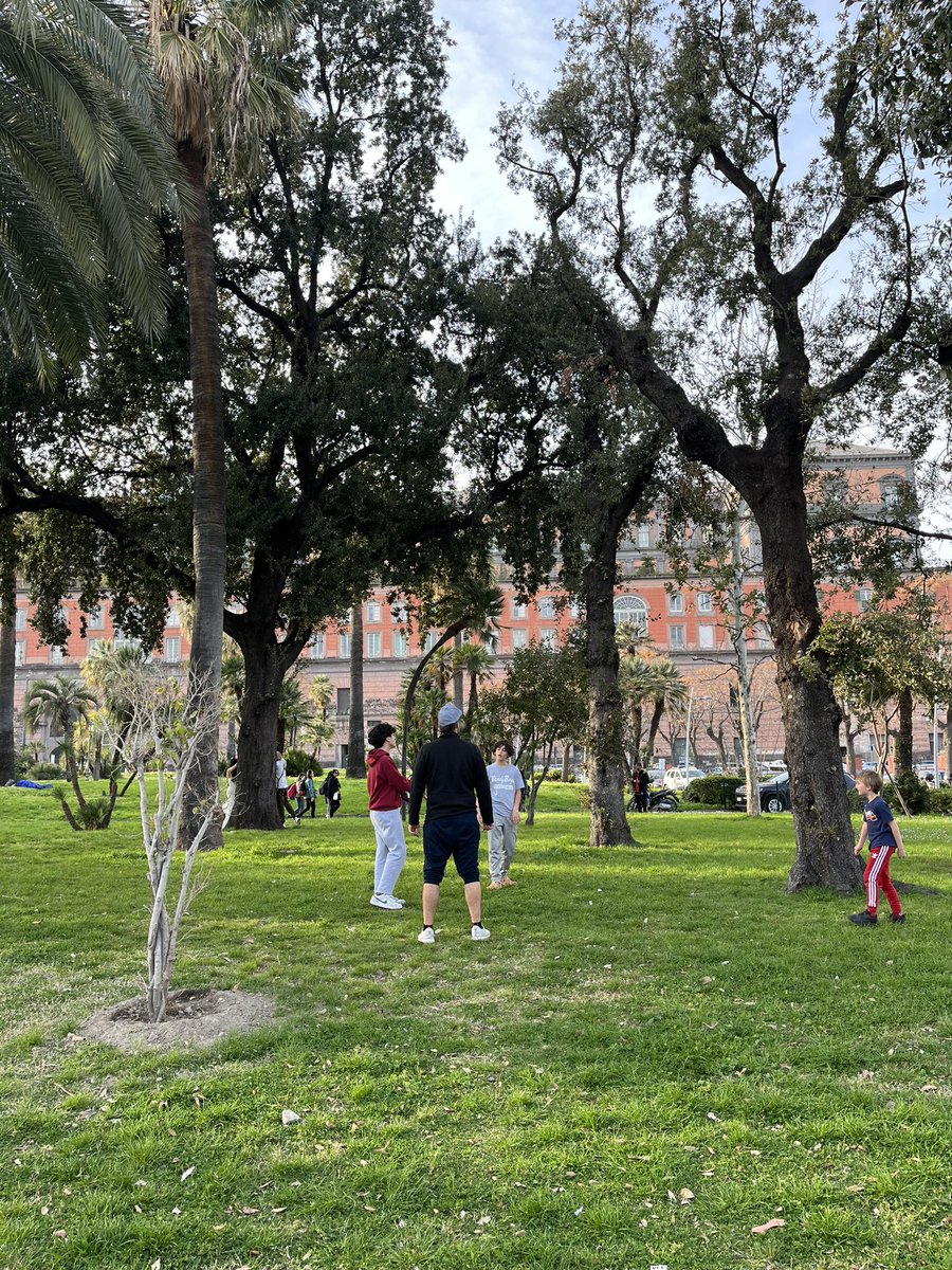 Lara Travis tweet media