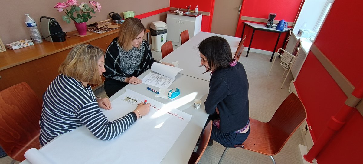 MPLS_CA's tweet photo. 28.03 Formation @MPLS_CA "Esprit critique esprit scientifique" à #Chaumont (08) pour les enseignants du 1er degré. Travail d' #investigation #observation #explication #evaluation
#URCA #AcReims #Fondation_LAMAP #AcadSciences #enseignants https://t.co/fhPLyRkuVj