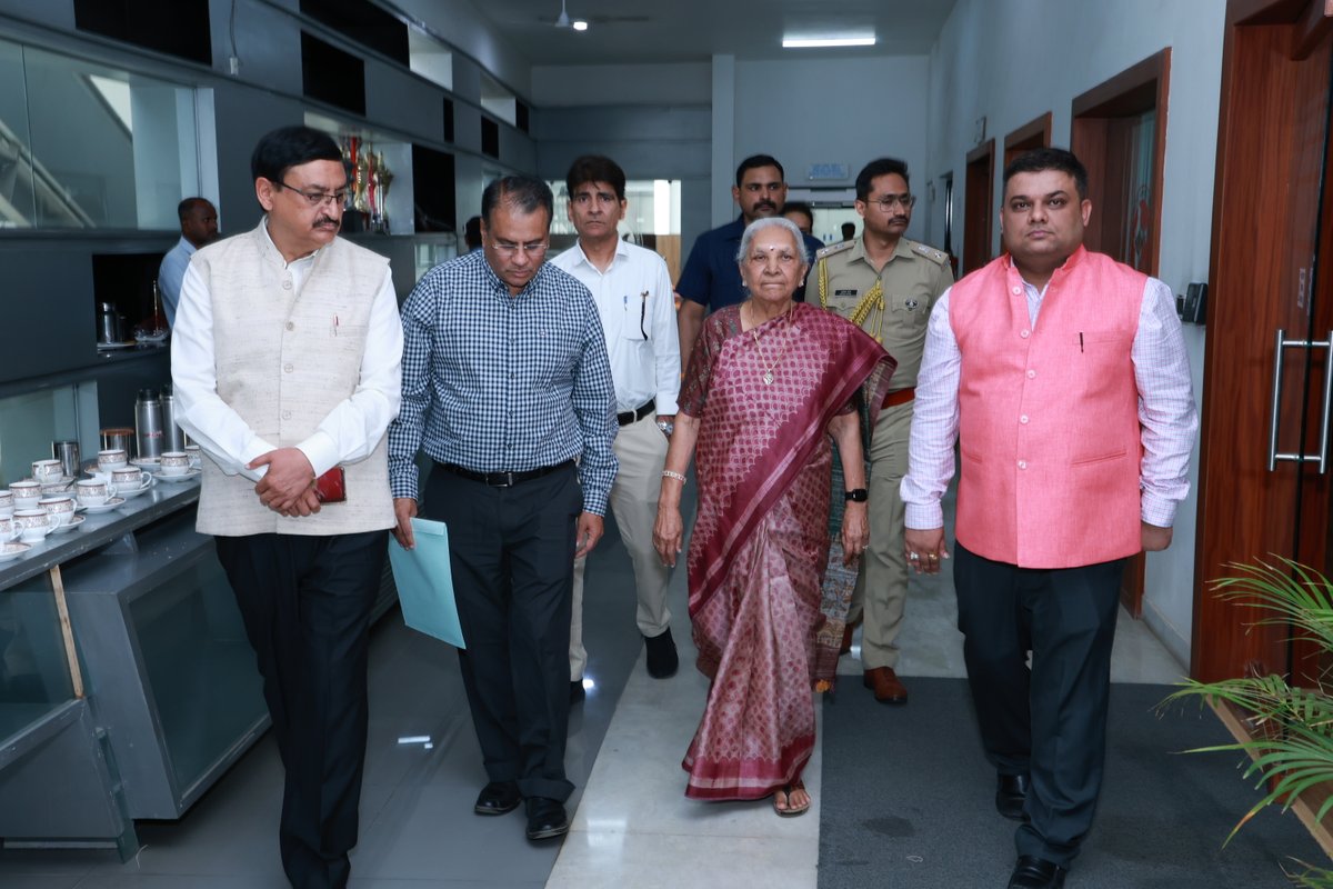 NAAC_India's tweet photo. National Workshop on ICT, Assessment &amp; Accreditation process of Institution – NAAC was organized on April 4, 2023 in which 36 VCs from different states participated. Chief Guest of the Program was Hon'ble governor of #UttarPradesh @anandibenpatel https://t.co/xVC4f8IUpx