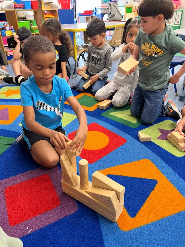 Sherri88198778's tweet photo. Working Together Wednesday!  Andrews Pre-K practiced Leader In Me Habit 6 Together is Better!!!

@rhandrewselem @ABSSPublic
#TINYKIDSBIGFUTURE #ALAMANCEWOYC #WOYC23 #InvestinECE https://t.co/JEcH5duYeO