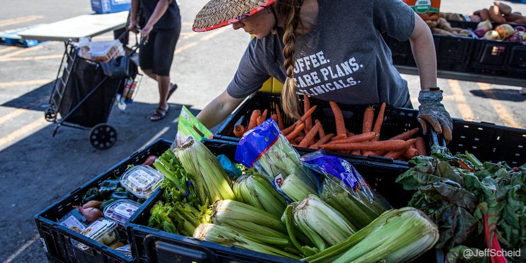 threesquareLV's tweet photo. Do you need help with finding food?

☎️ Speak with a team member at the Three Square Center by calling 702-765-4030. Open M–F from 9 a.m.–5 p.m., excluding holidays.

💻 Visit https://t.co/PgUZg1HJvf for a list of drive-thru food distributions, walk-in pantries, and meal sites. https://t.co/ULQ1pWg6Oz