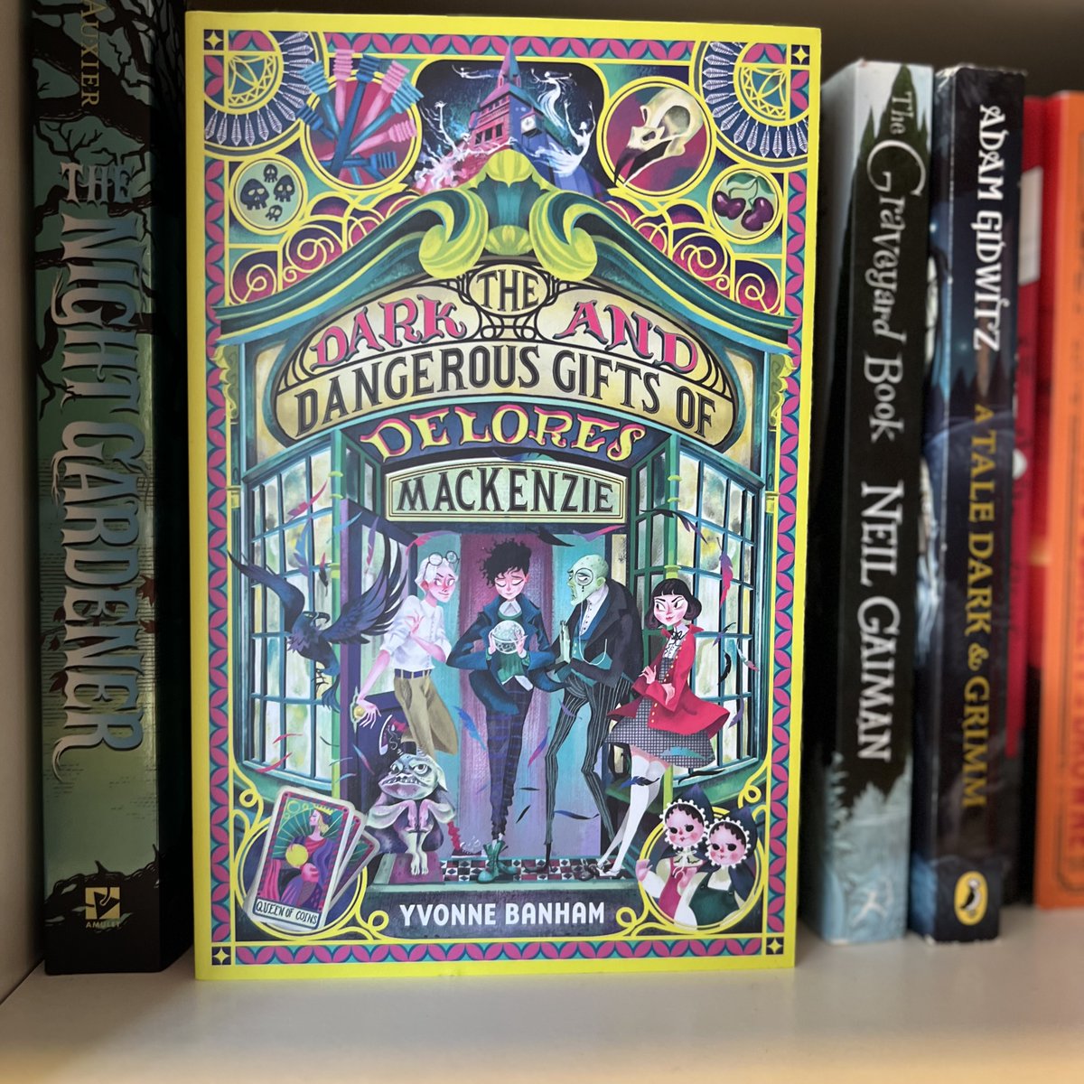 Congratulations to @Eviewriter on the publication of her fantastically spooky page-turner of a book. I got the chance to read it quite a while ago and it has really stayed with me. Moments and images still pop up in my head like faded memories from some gloriously gothic dream.
