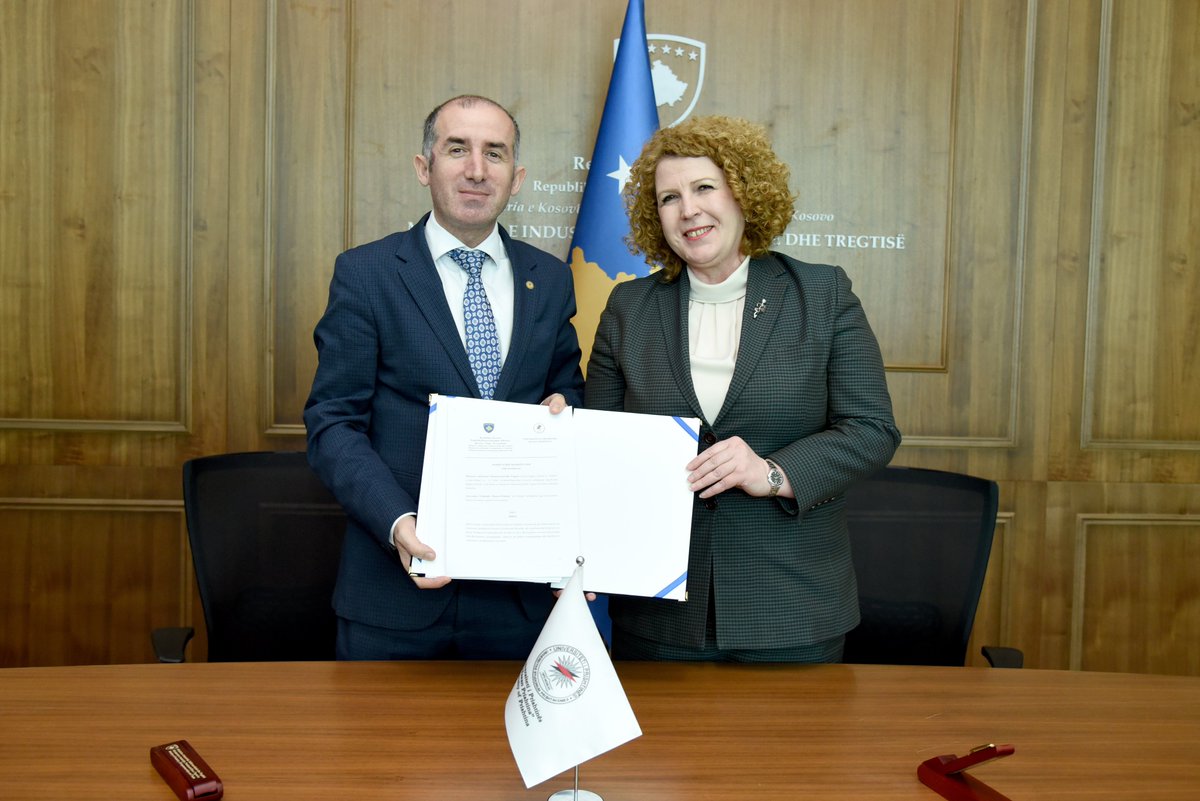 Rektorati's tweet photo. UP-ja dhe Ministria e Industrisë, Ndërmarrësisë dhe Tregtisë kanë nënshkruar marrëveshje për mbështetjen e Qendrës së Inovacionit dhe Ndërmarrësisë, UP.
Përmes saj, kompletohet mbështetja nga MINT-i, në vlerë prej 1 milionë euro, për Qendrën.

🔗 https://t.co/WsM4EvWfXA

#UPisUP https://t.co/xjpNahYChf