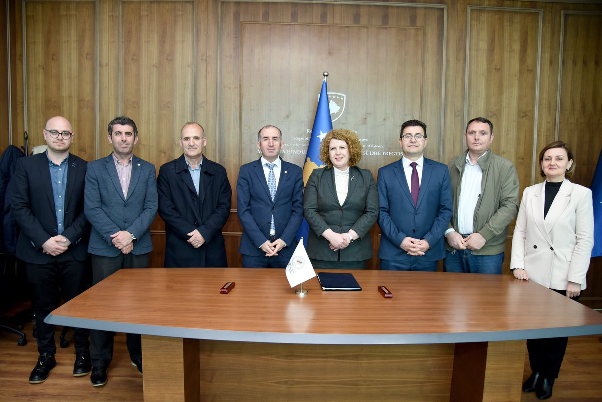 Rektorati's tweet photo. UP-ja dhe Ministria e Industrisë, Ndërmarrësisë dhe Tregtisë kanë nënshkruar marrëveshje për mbështetjen e Qendrës së Inovacionit dhe Ndërmarrësisë, UP.
Përmes saj, kompletohet mbështetja nga MINT-i, në vlerë prej 1 milionë euro, për Qendrën.

🔗 https://t.co/WsM4EvWfXA

#UPisUP https://t.co/xjpNahYChf