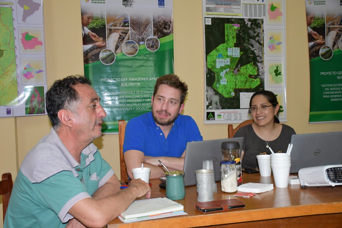 PNUDBolivia's tweet photo. ¡Inteligencia Comunitaria en la #Amazonía para combatir la #CrisisClimática!
Trabajando con la #CIRABO, el equipo del #LaboratorioDeAceleración🚀🇧🇴 utiliza métodos de #InteligenciaComunitaria para diseñar planes de vida indígena en el marco del estudio de diseño #CI4Climate. https://t.co/oMxog3d1yF