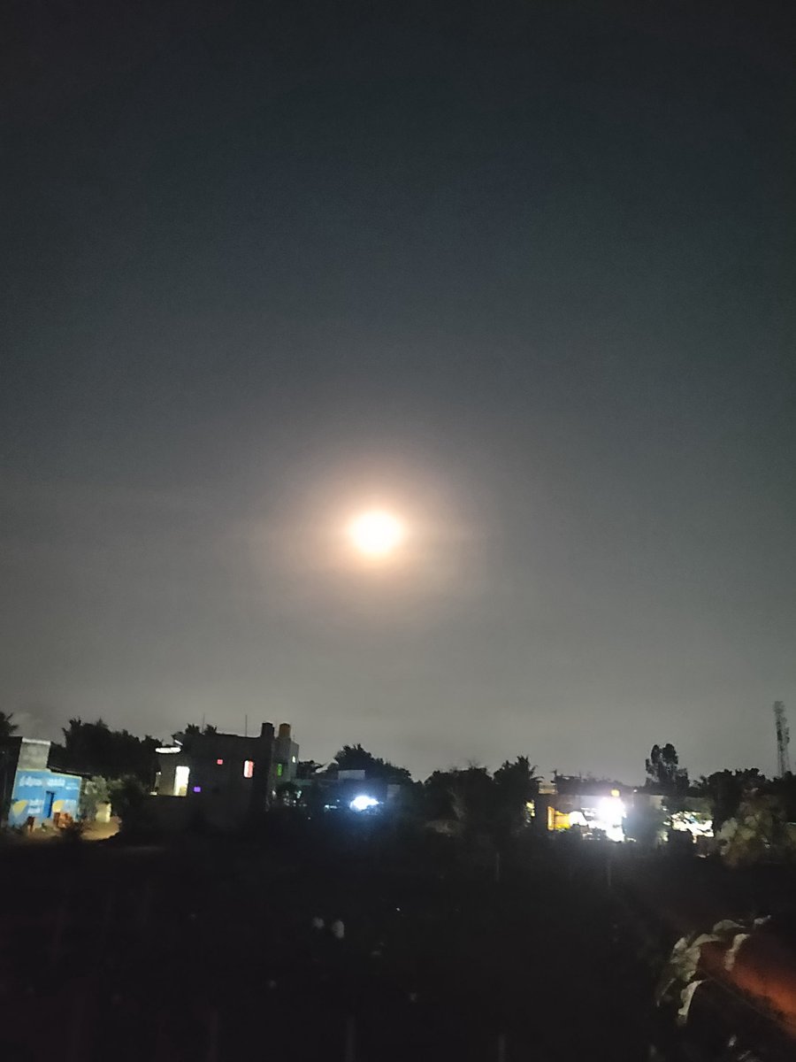Praveen95_twits's tweet photo. First Time taken moon 🌙 pic in Pro mode 📳 #MoonPicture
1. Auto Mode 2. Pro mode ✨🤍 https://t.co/trQlBKCGMg