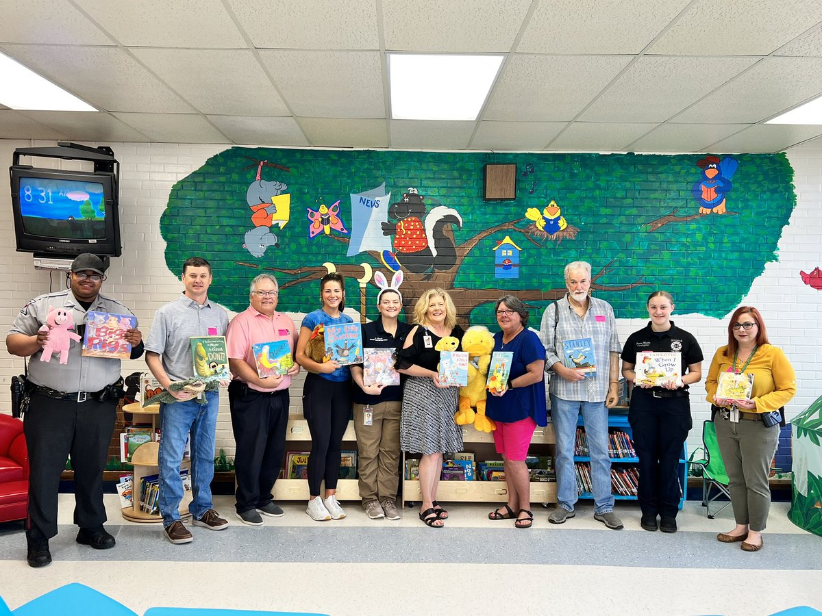 StedmanPonies's tweet photo. Readers are Leaders for National Library Month! https://t.co/2GadCssJCU