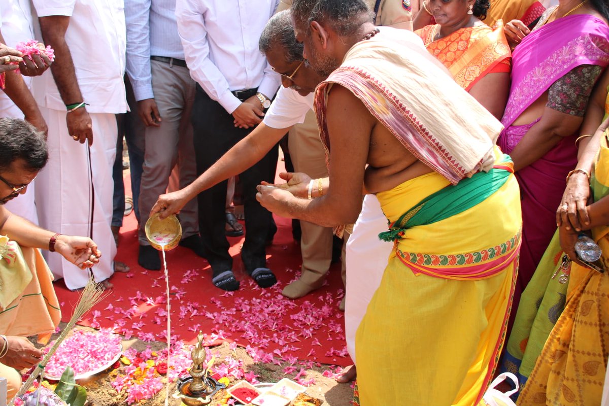 vmshanmugamdmk's tweet photo. தமிழ்நாடு முதலமைச்சர் திரு.மு.க.ஸ்டாலின் அவர்கள் நல்லாசியுடன் கோவை மாவட்டம், பேரூர் வட்டம், அருள்மிகு சுப்பிரமணியசுவாமி திருக்கோயில் மருதமலையில் பக்தர்களின் வசதிக்காக காத்திருப்பு அறை,மின் துக்கி வசதி ஏற்படுத்தும் பணி மற்றும் தார் சாலை சீரமைக்கும் பணியை மாண்புமிகு தமிழ்நாடு முதலமைச்சர் தளபதியார் அவர்கள் காணொளி காட்சி வாயிலாக தி���ந்து வைத்தார்.
@mkstalin
@V_Senthilbalaji @CollectorCbe
#MKStalin #Coimbatore #Maruthamalai