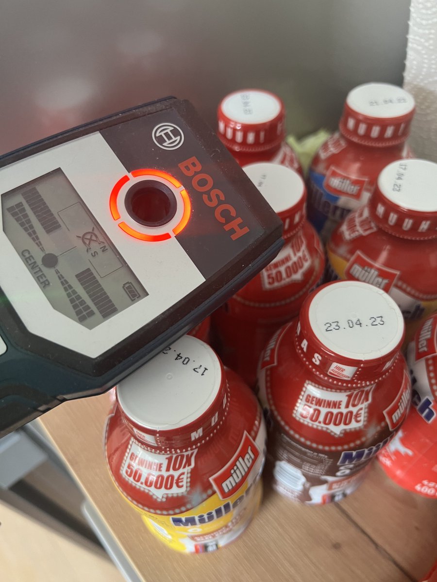 Wasserbombe's tweet photo. Wer das noch nie bei seiner Müllermilch gemacht hat, der werfe das erste Soundmodul! https://t.co/Z5JXKqV0GZ