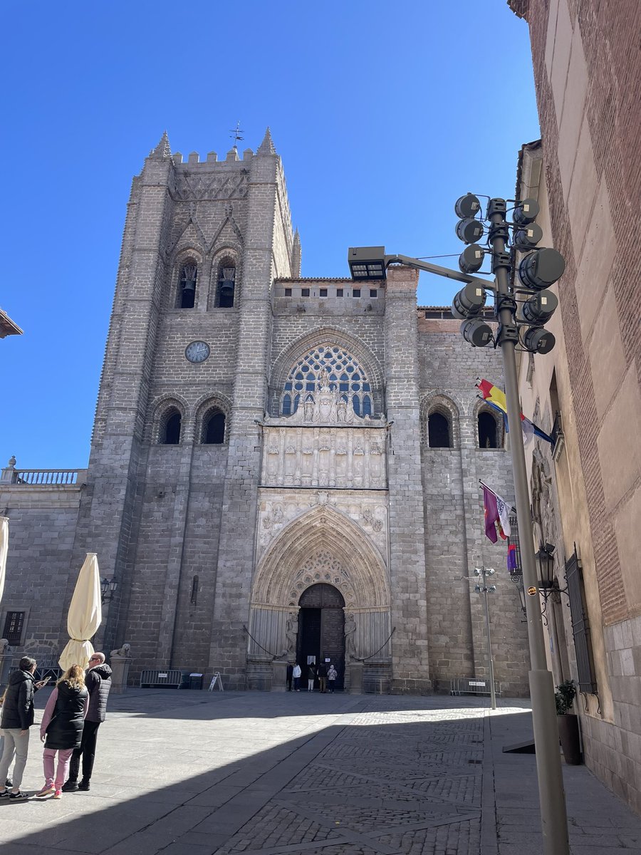 Viviendo el Triduo Pascual en Ávila con mi familia al completo. Dando gracias a Dios por su ambiente de recogimiento.
