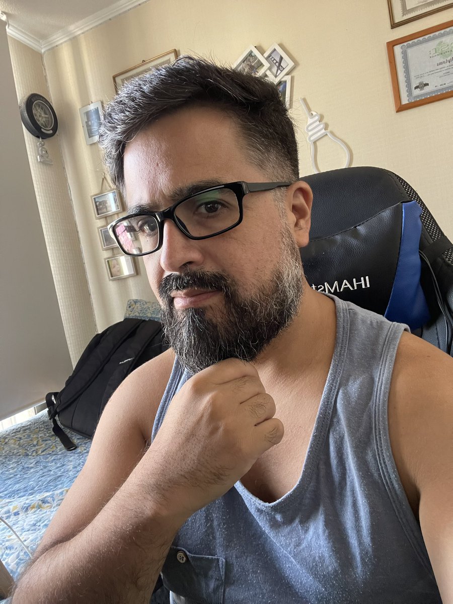 infozeus's tweet photo. Show us a picture of you wearing glasses because you need them to see https://t.co/TJH5mC85d6