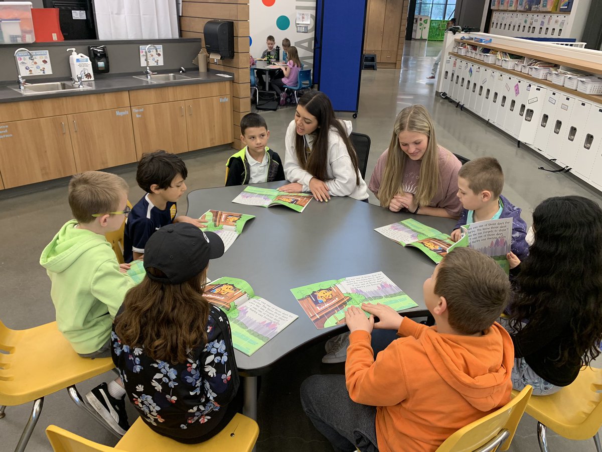 THS Softball partnered with <a href="/secondandseven/">2nd & 7</a> 
and volunteered their time to read with TES 2nd graders! Thank you <a href="/MrsDoveTES/">Mrs. Dove</a> &amp; <a href="/KC_SunshineKids/">Miss Courie and Mrs. Koby</a> for having us!
