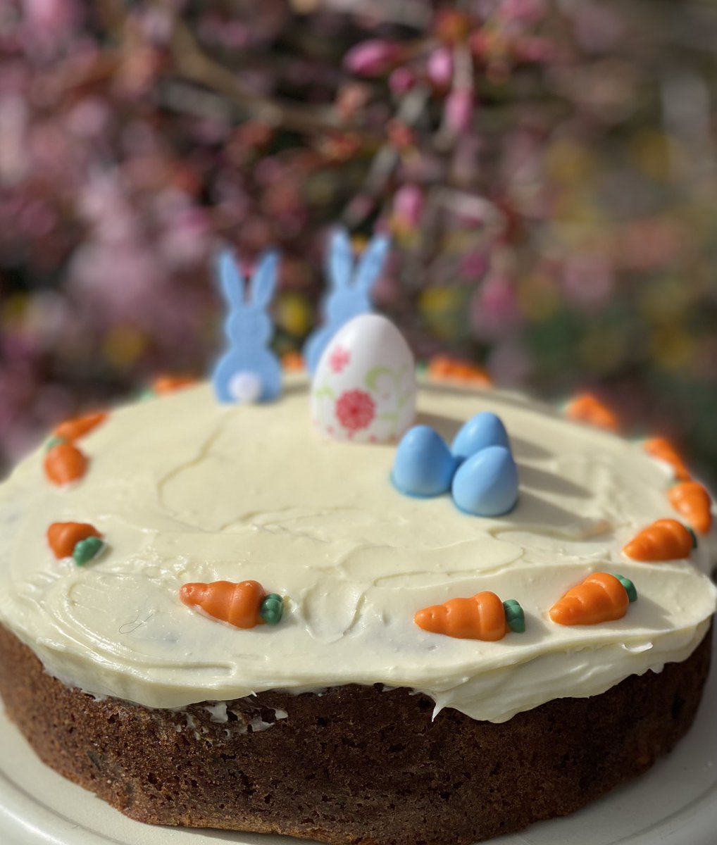 Easter Bunny 🐰 is on the way !
Mr Hugh’s cold pressed rapeseed oil made a carrot cake with LOVE 💛
