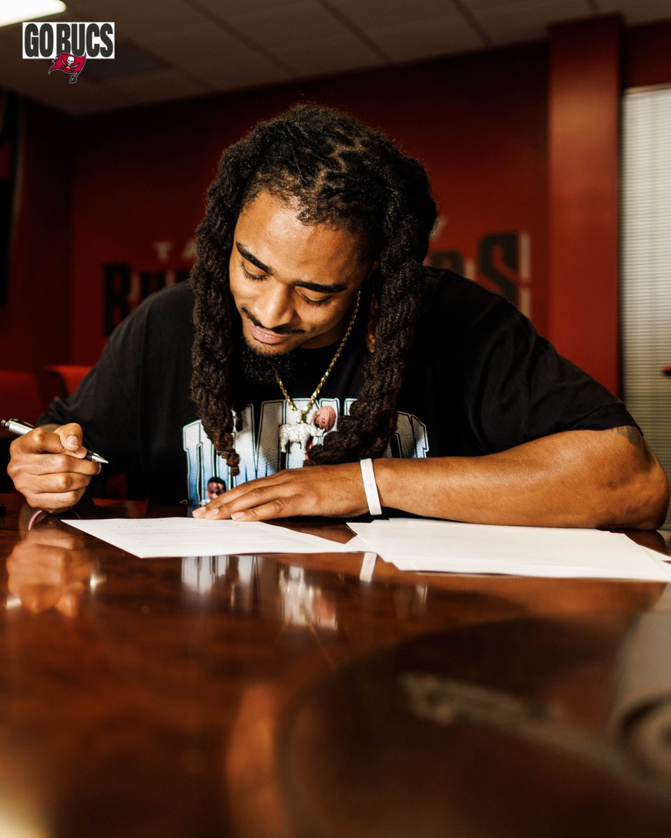 Buccaneers's tweet photo. Ryan Neal is officially a Buccaneer ✍️ https://t.co/bB2pjEzN9Q