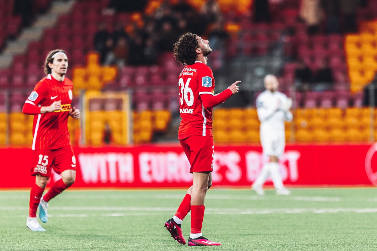roccoascone's tweet photo. let's go to the semi-finals🔴🟡 https://t.co/1thGVaTYmZ