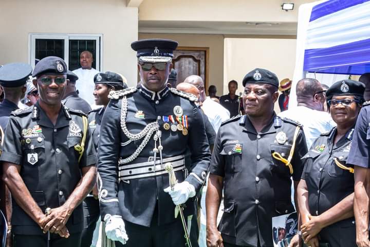 Graceyadwoa's tweet photo. COP Nathan Kofi Boakye has officially retired from the Ghana Police Service after turning 60 years old, on Wednesday, 5th April 2023. The IGP awarded a service medal for his great service to the police. In the end, COP Kofi Boakye expressed his gratitude to God and all persons. https://t.co/8XE4IZLSu3