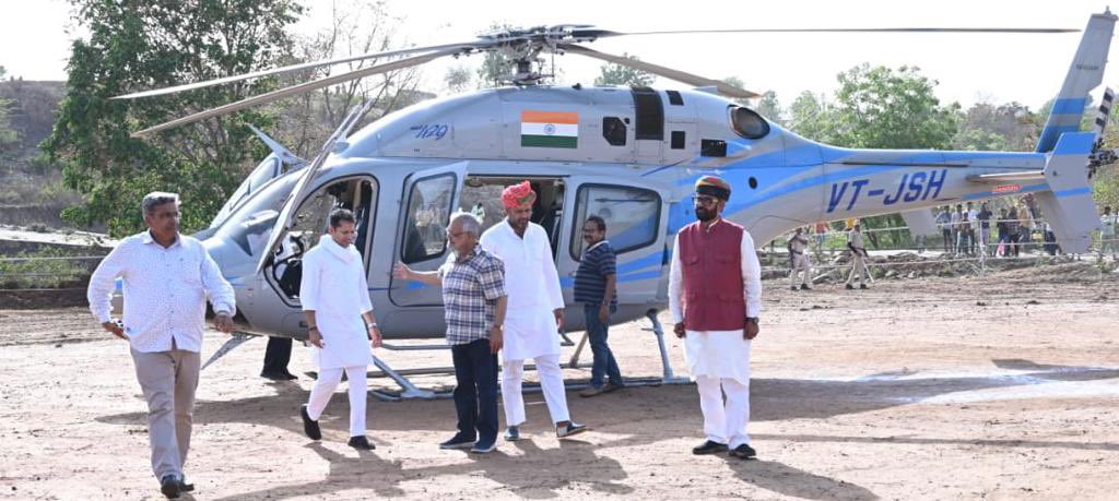 VaibhavGehlot80's tweet photo. आज जयपुर से विधानसभा अध्यक्ष डॉ. सीपी जोशी जी, राज्य सरकार में मंत्री श्री लालचंद कटारिया जी, श्री महेन्द्रजीत सिंह मालवीय जी, श्री अशोक चांदना जी के साथ विधानसभा क्षेत्र बागीदौरा, जिला बांसवाड़ा पहुँचने पर कांग्रेसजन एवं जिला क्रिकेट संघ के द्वारा किए स्वागत के लिए आभार। https://t.co/dfiHQlKtPP