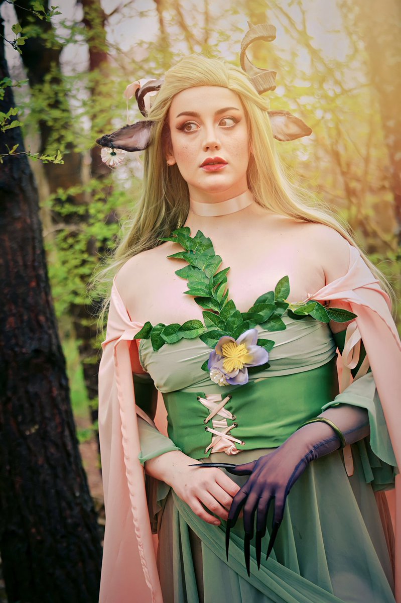 LawSedgwick's tweet photo. “It can be intoxicating, borrowing from a power beyond you.”
Loved doing this shoot with this incredible #CriticalRole group down at @CosXpo! 🤩📸
Cosplayers:
@shandelions - Laudna
@SaatuCosplay - Fearne
@damedeadly - Imogen
@KingswoodCos - Ashton
#cosplay #photograghy #cosxpo https://t.co/pv7ZhE3FbO