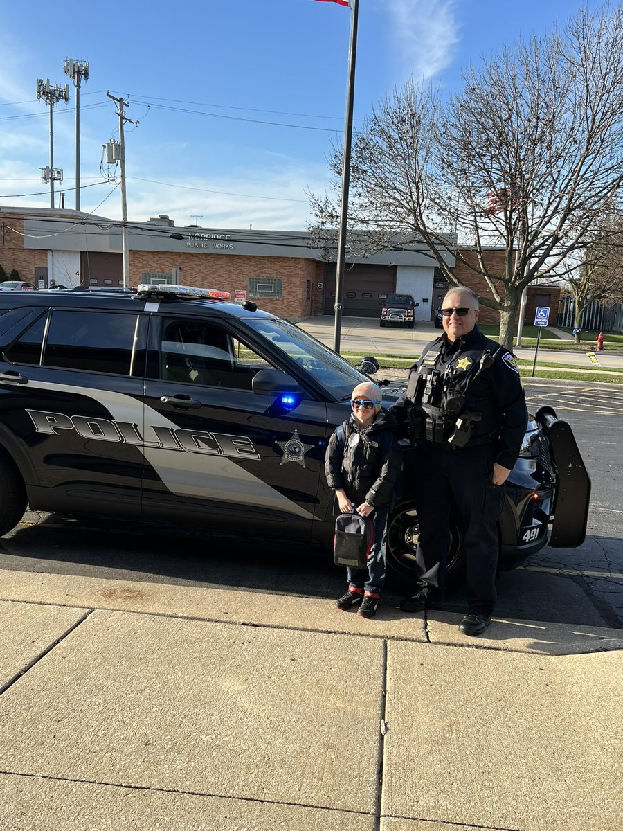 AliciaNorgard's tweet image. Kevin received the VIP treatment on his way to school today! Thank you to the Harwood Heights PD for providing this awesome opportunity!👮‍♂️ #ridewithacop #pennoyerpride