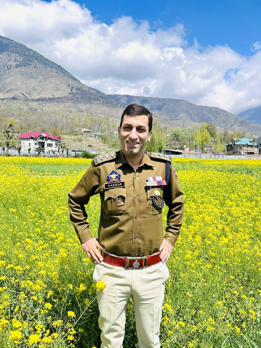 Spring Vibes 
#mustardfields #mustardyellow 
#kashmir #nature 
Pic credits @Rajasyedrather