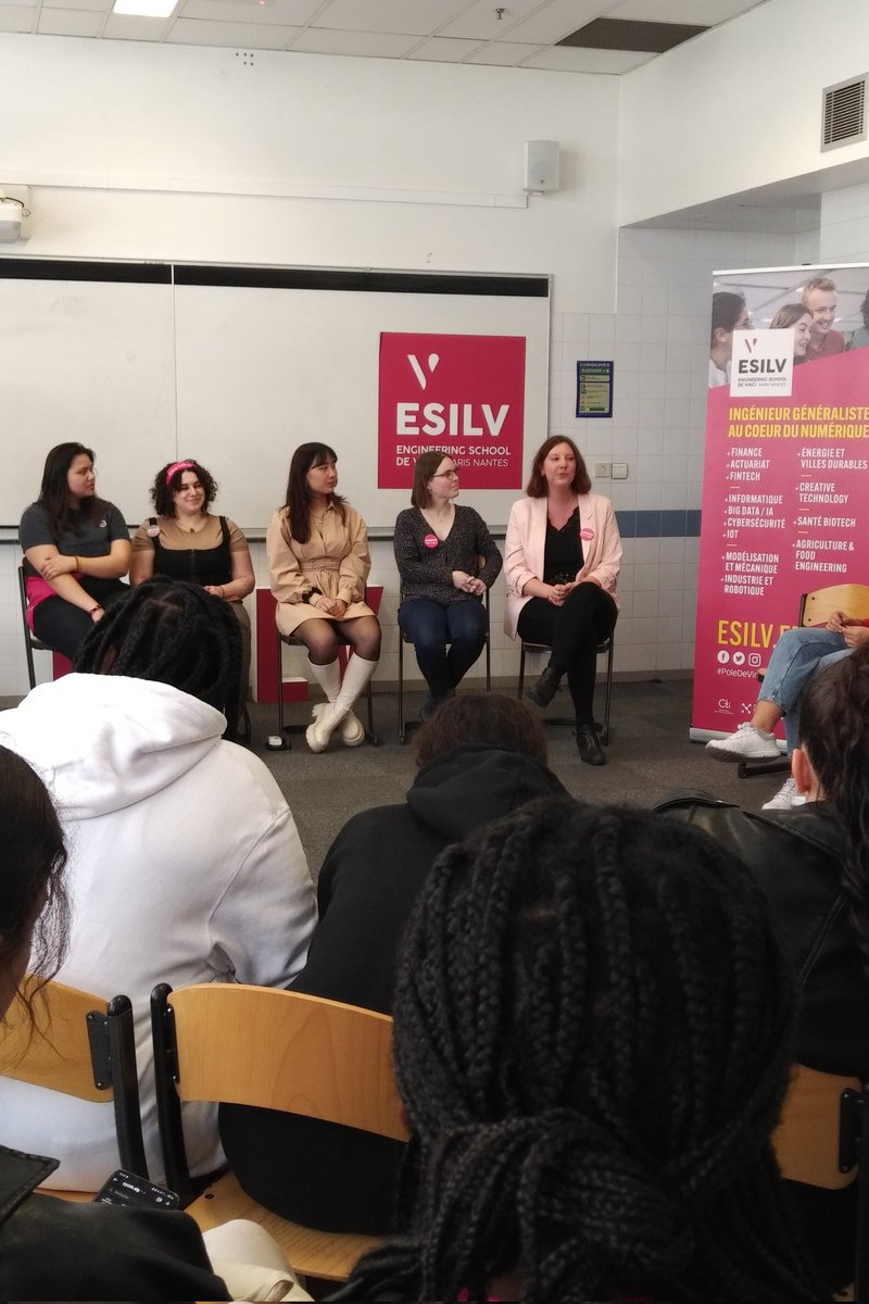 .<a href="/ESILVparis/">ESILV</a> reçoit aujourd'hui les collégiennes du Collège Paul Elluard dans le cadre de la journée <a href="/Ellesbougent/">Elles bougent</a>. Merci <a href="/Carlier_Celine/">Cey</a> <a href="/microsoftfrance/">Microsoft France</a> et Aurélie Lecalvez @AvanadeFrance alumi #ESILV d'être venues témoigner
#EllesBougentPourLeNumerique