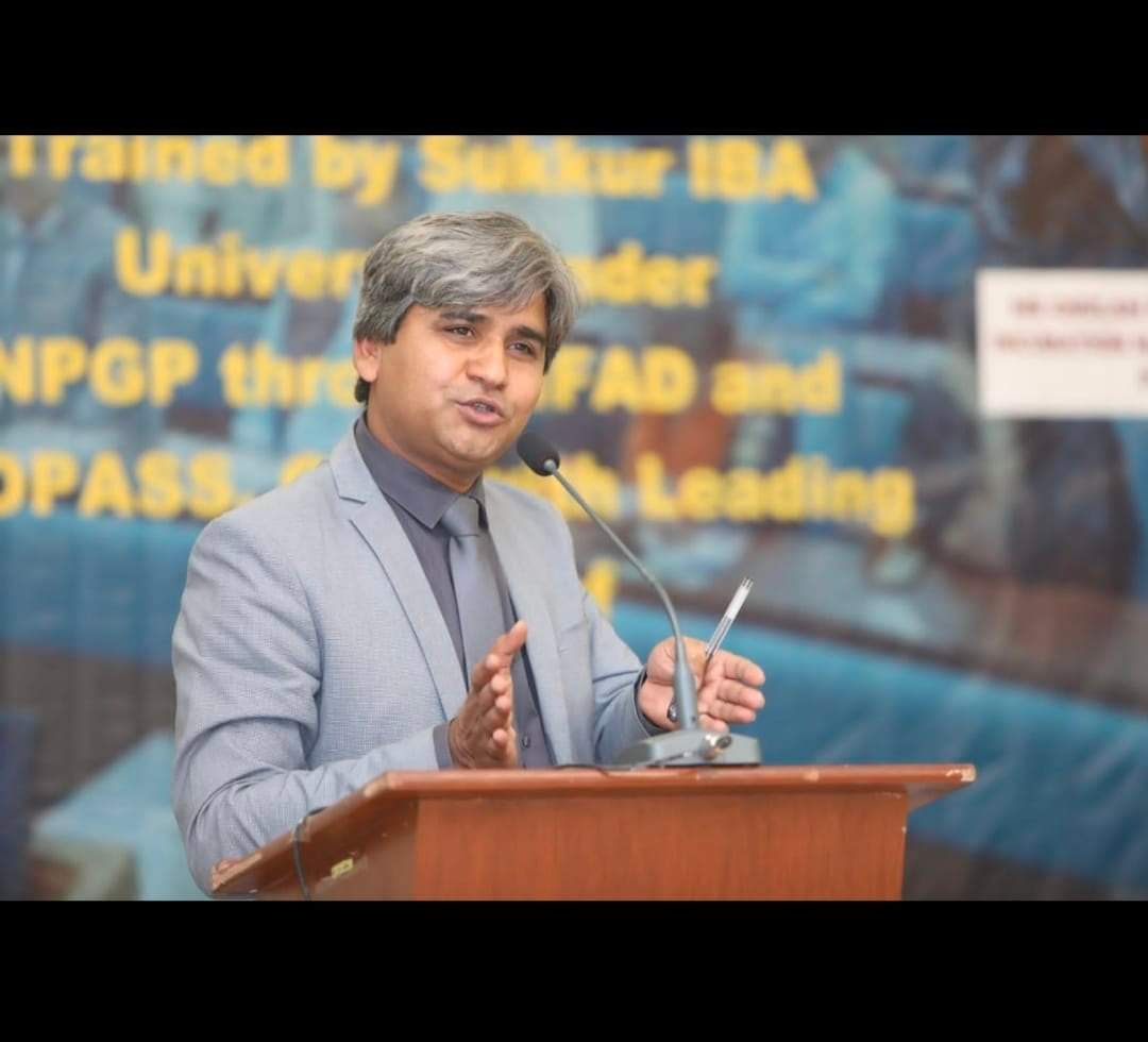 AbroParas05's tweet photo. Dr Ajmal Sawand is no more with us 💔He was assistant Professor at Sukkur IBA university. He was great sufi Soul and highly intellectual with kind nature. He's  killed in a tribal conflict he was not evening part of.
It is a bigger loss for us as a nation.
#JusticeForAjmalSawand https://t.co/U8BMSz4WLp