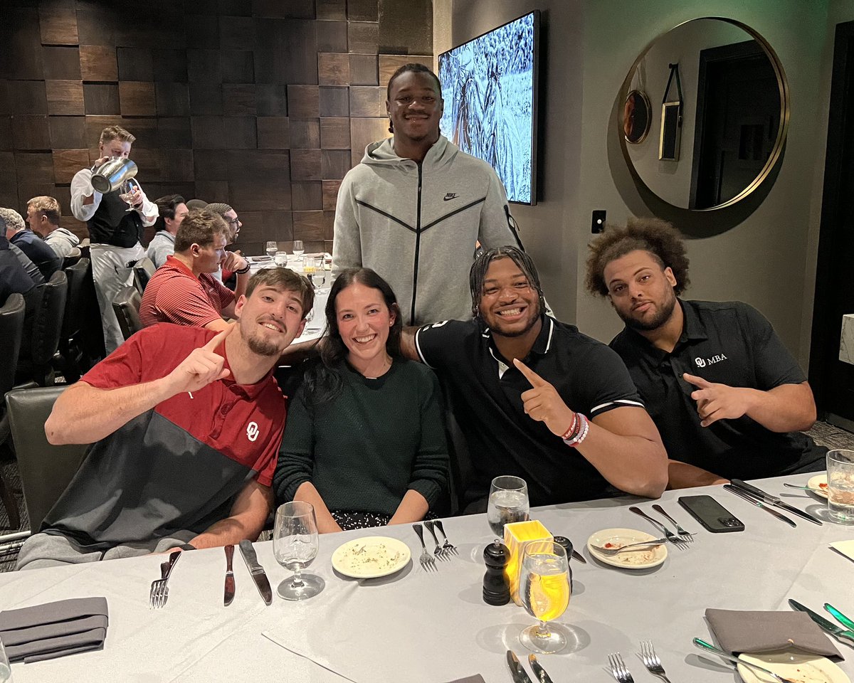 OU_Football's tweet photo. Celebrating A’s in the classroom with some 100% USDA Grade-A beef 😋

#OUDNA https://t.co/J8aMBW4gk4