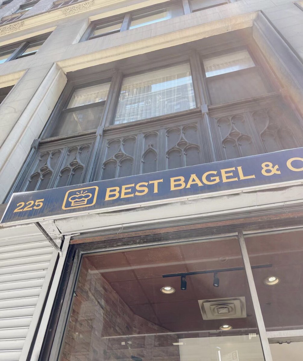 Kalie0820's tweet photo. Bagels in Midtown, Manhattan, New York are really good for breakfast #breakfast https://t.co/Sy75u8H0Ko