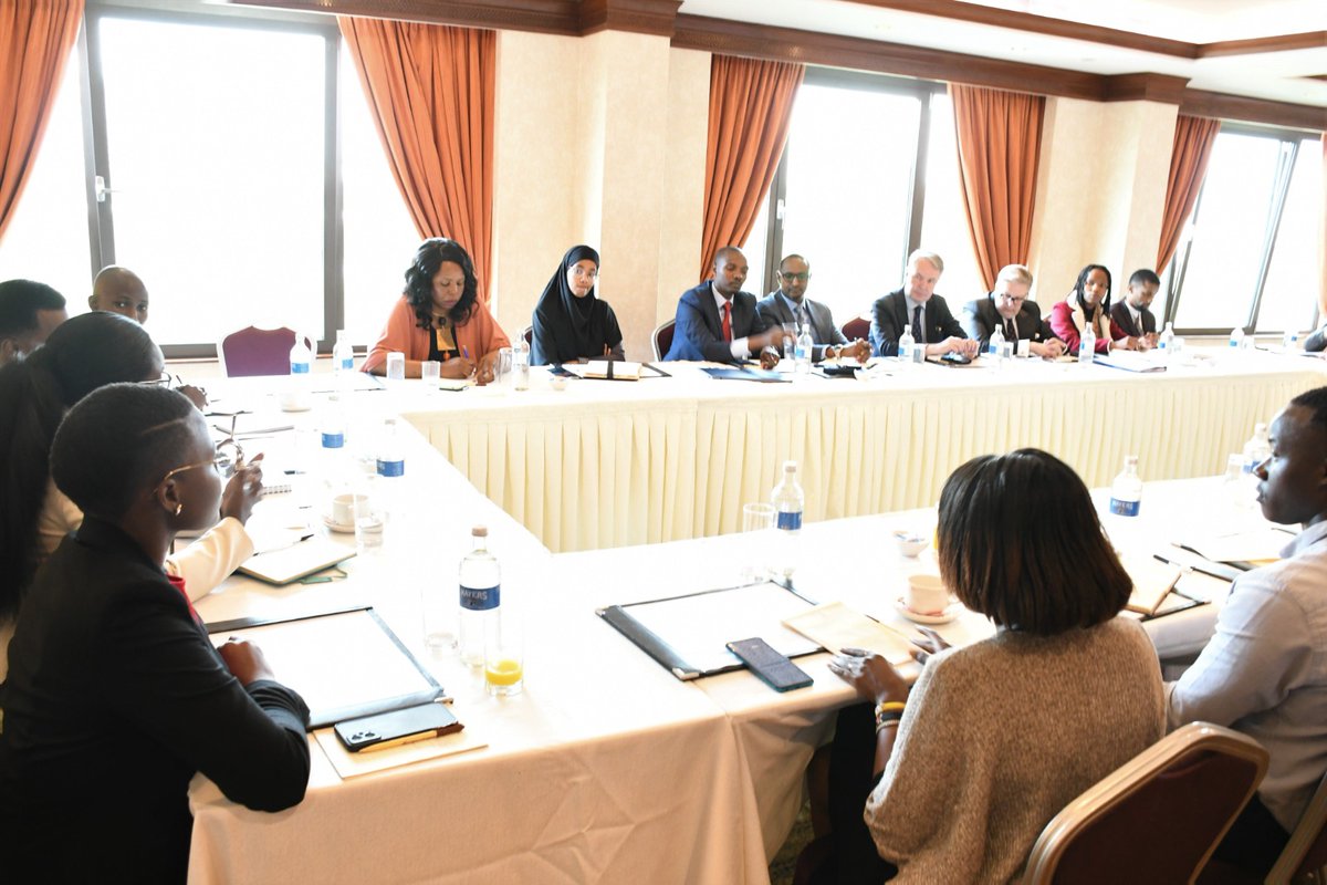 _IsmailMaalim's tweet photo. Held fruitful discussions with visiting Foreign Minister Pekka @Haavisto on implementation of Kenya National Action Plan on Youth, Peace and Security their inclusion and participation on stability and tranquility @AbabuNamwamba @moscakenya https://t.co/It4i3v6Xfm