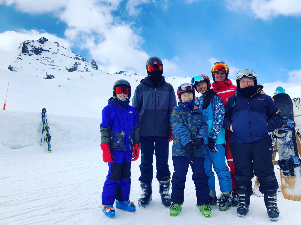 Beginner group at the tippy top today! Blue skies and blue runs. <a href="/RHSSuffolk/">Royal Hospital School</a> #RHSSki23 #RHSmademe #partofRHS