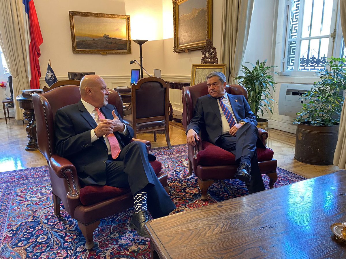 Senado_Chile's tweet photo. HOY | 📍Presidente del Senado, @jacoloma, recibió la visita del Embajador de Perú en Chile, Jaime Antonio Pomareda, y del Ministro Consejero, Reynaldo Portugal Vásquez.

▶️
https://t.co/guf0TtECf0 https://t.co/SliCg3eOJN