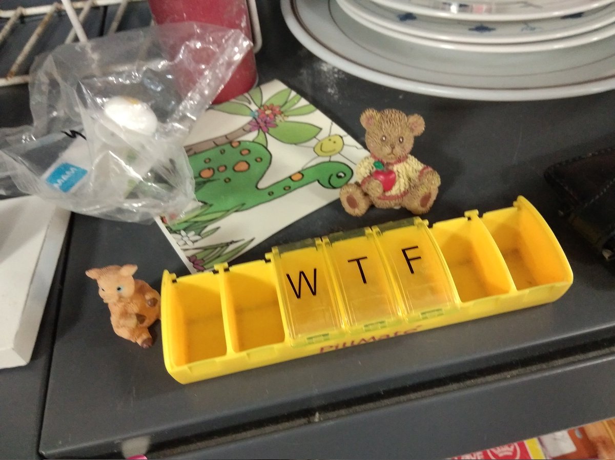 AnnaDoesScience's tweet photo. Digging through a shabby thrift store in gods-forgotten Aleksandrów Kujawski I came across this cursed dosette box.
It describes the #Polish political situation with ironic accuracy. https://t.co/HLLz8B7UBg