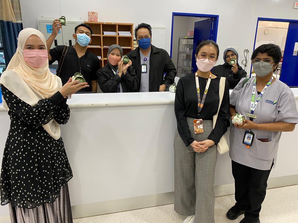 MsumalaysiaS's tweet photo. Students of Foundation in TESL led the faculty’s students in embracing the 2G culture in their Fridates 2023 project last Friday. Inculcating Giving and Grateful early in adulthood.
@MSUmalaysia @MohdShukriYajid #FTESL #SESS #go2MSU https://t.co/48TdnyMSqn