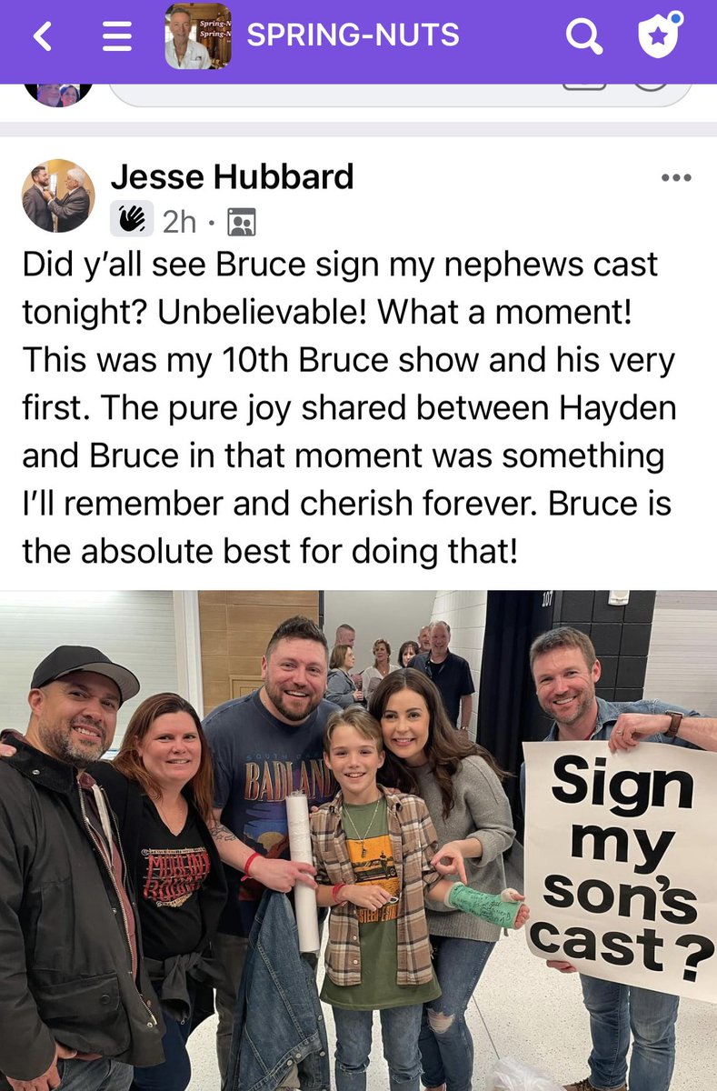 SpringNuts_'s tweet photo. @springsteen signing fan Hayden’s cast during Tenth Avenue Freezeout! 

Video by David Sipple via @SpringNuts_ . Thanks David! https://t.co/XReebTQpkW