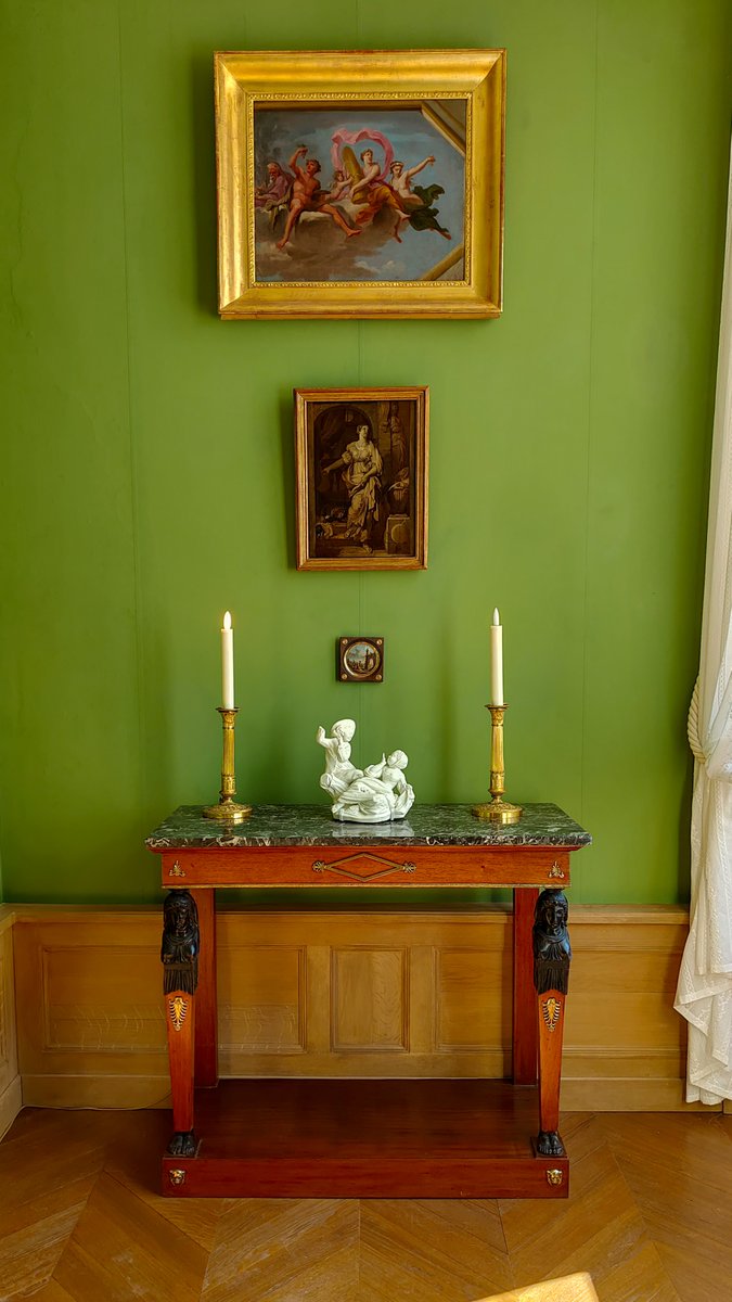 leCMN's tweet photo. Mais le comte ne s’arrête pas là. Lui aussi veut son aile, made in #Sarcus ! 😎
Du parquet, aux assiettes, toute l’aile Est du château y passe. D’ailleurs elle porte aujourd’hui son nom. 😏 https://t.co/XKHsyR5Ysr