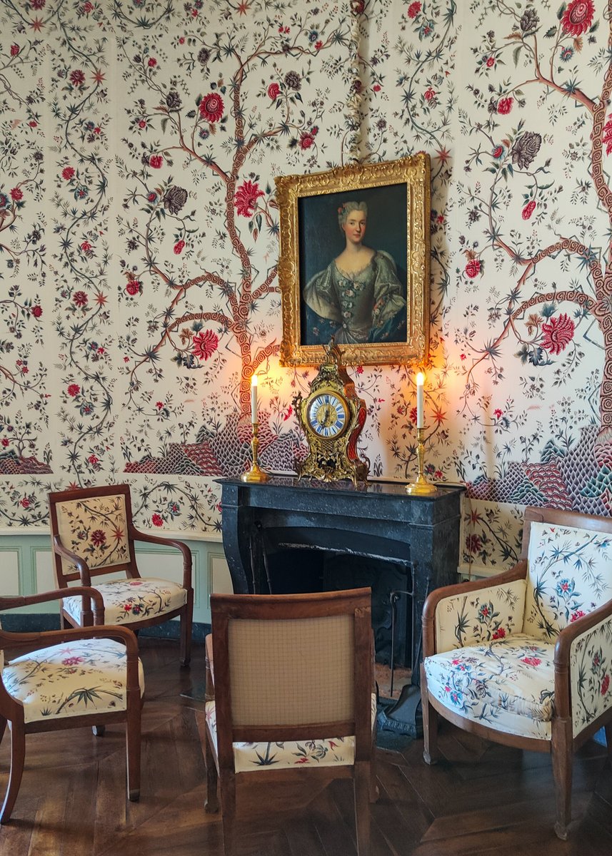leCMN's tweet photo. Mais le comte ne s’arrête pas là. Lui aussi veut son aile, made in #Sarcus ! 😎
Du parquet, aux assiettes, toute l’aile Est du château y passe. D’ailleurs elle porte aujourd’hui son nom. 😏 https://t.co/XKHsyR5Ysr