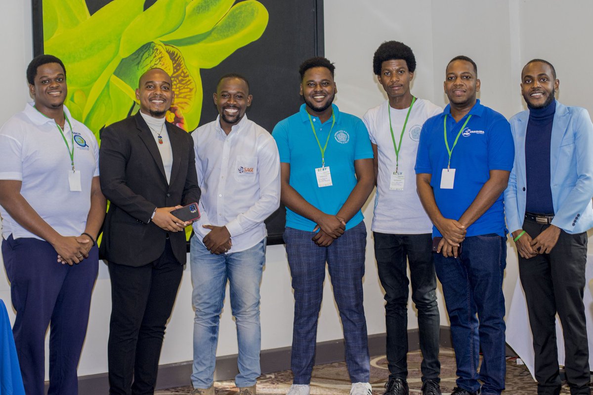 SkyPLouis's tweet photo. Organisée le 31 octobre, la LCoy a été la messe climatique locale la plus attendue en Haïti en 2022. 200 jeunes d'une cinquantaine d'organisations y étaient pour parler d'adaptation aux CC et formuler des recommandations pour y faire face.
#ClimateAction #UNESCO #CARIDIMA https://t.co/MnV0bXUTHt