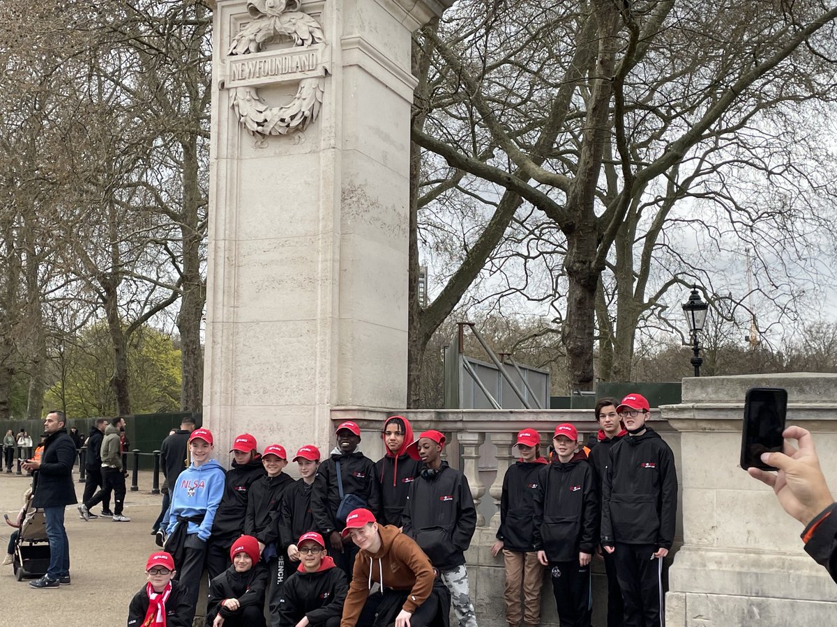 SJSC BU 14 stopped by to look for the King before we head to Wembley to watch England bs Brazil.  ⁦<a href="/St_Johns_Soccer/">St. John's Soccer Club</a>⁩