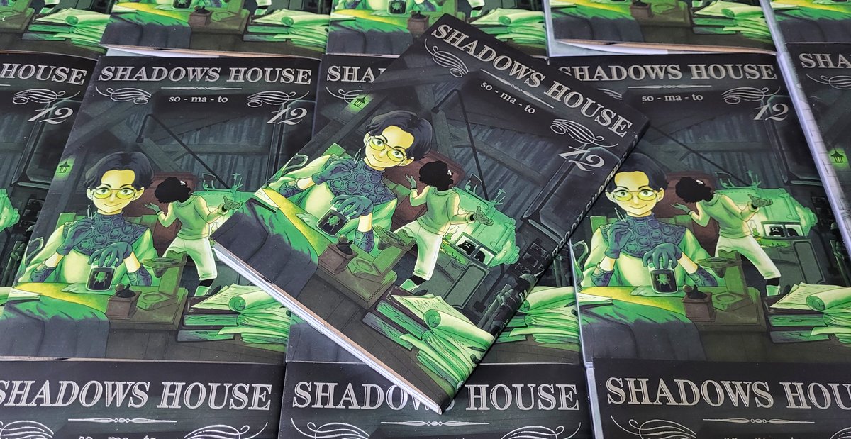 WanekoWaneko's tweet photo. Shadows House 12 już jest!
→ Już do kupienia w naszym sklepie: https://t.co/nlY4xf0KaW
→ W sklepach komiksowych/księgarniach/Empikach tomiki pojawią się w około 1-2 dni robocze od dnia premiery.
→ Przedpłaty zostały już wysłane.
#ShadowsHouse #Somato #KateShadow #Emilico https://t.co/wjYZ9TRPdd